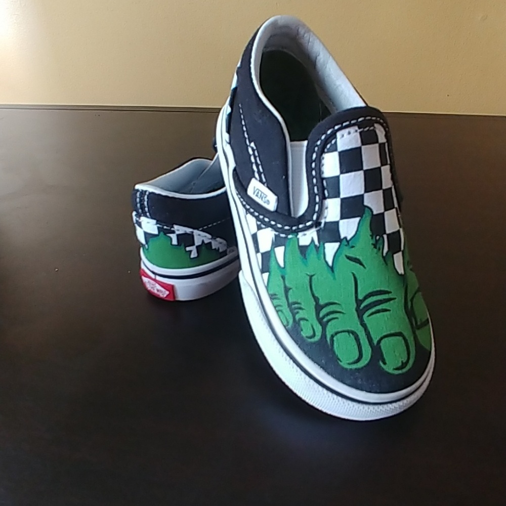 Size 7 toddler Marvel Vans